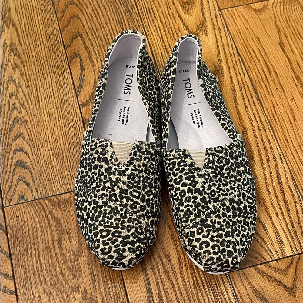TOMS Women's Leopard Print Flats